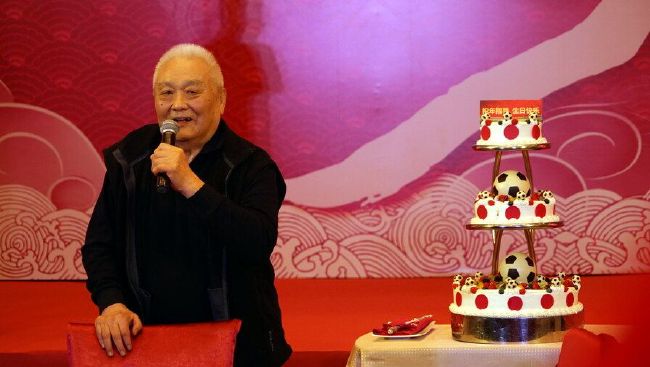 宋天铭大声哭喊着说：于伯。